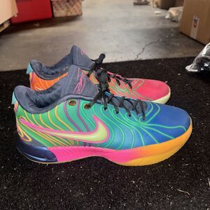 Nike Basketball Shoes Mens Size 9.5 Multi Color Gradient Mismatched HF5353-400